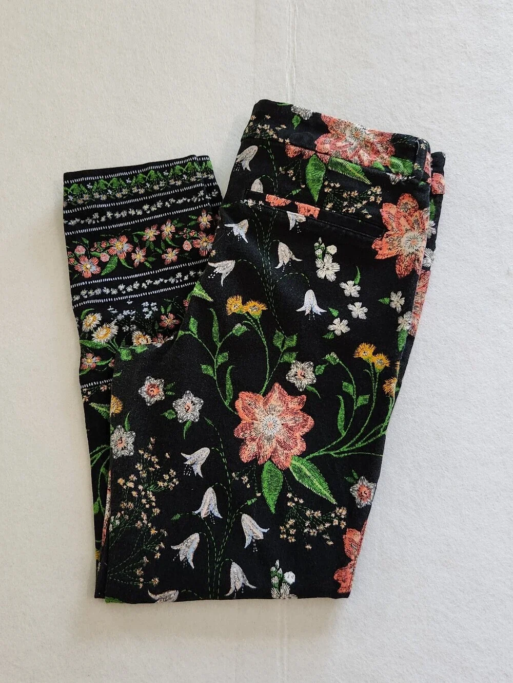 Old Navy Black Floral Pixie Mid-Rise Pants Size 10 - Picture 8 of 8